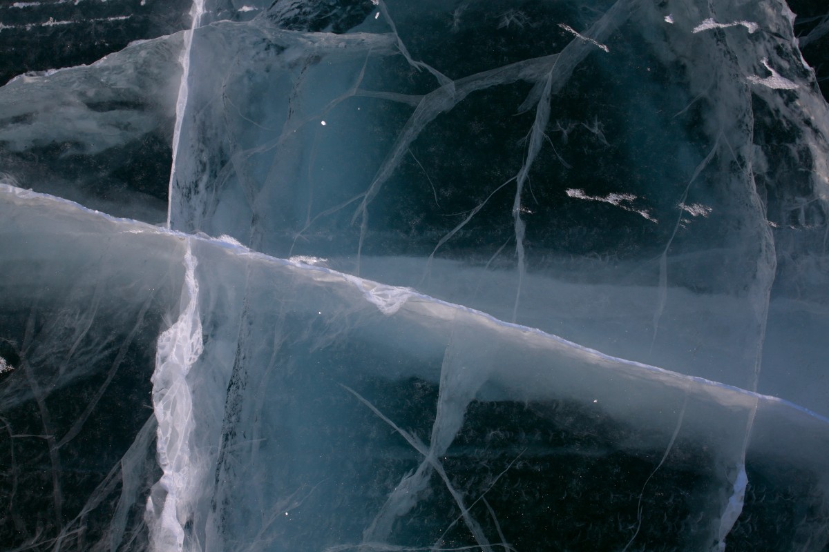 ice_frozen_crack_cracked_frozen_lake-1397894.jpg!d